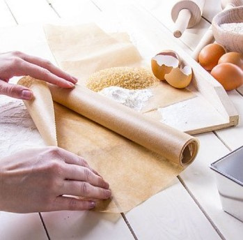 Papier do pieczenia silikonowany brązowy rolka 8 mb Kuchcik