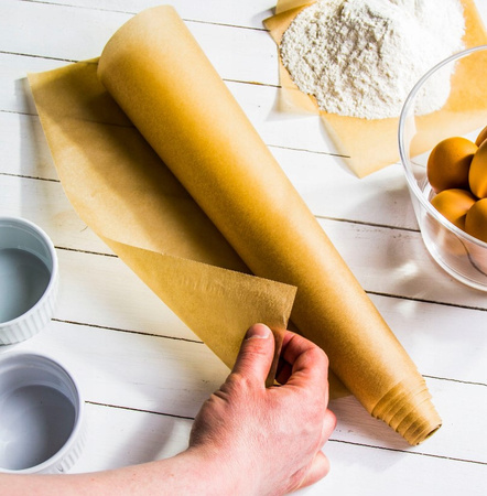 Papier do pieczenia silikonowany brązowy rolka 8 mb Kuchcik